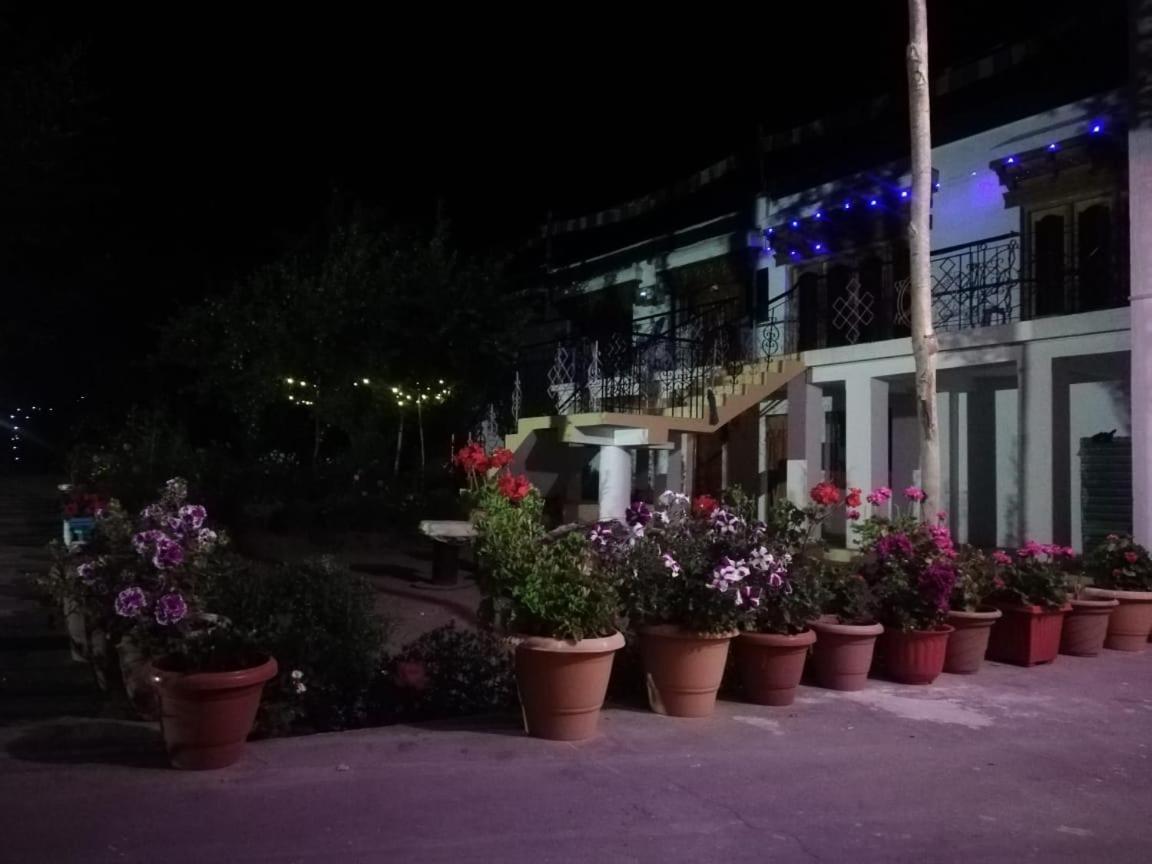Sernang Homestay Hundar Exteriör bild