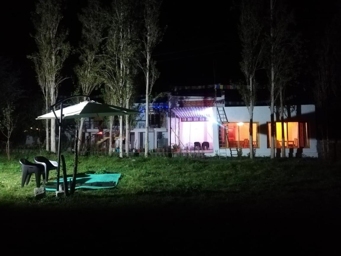 Sernang Homestay Hundar Exteriör bild