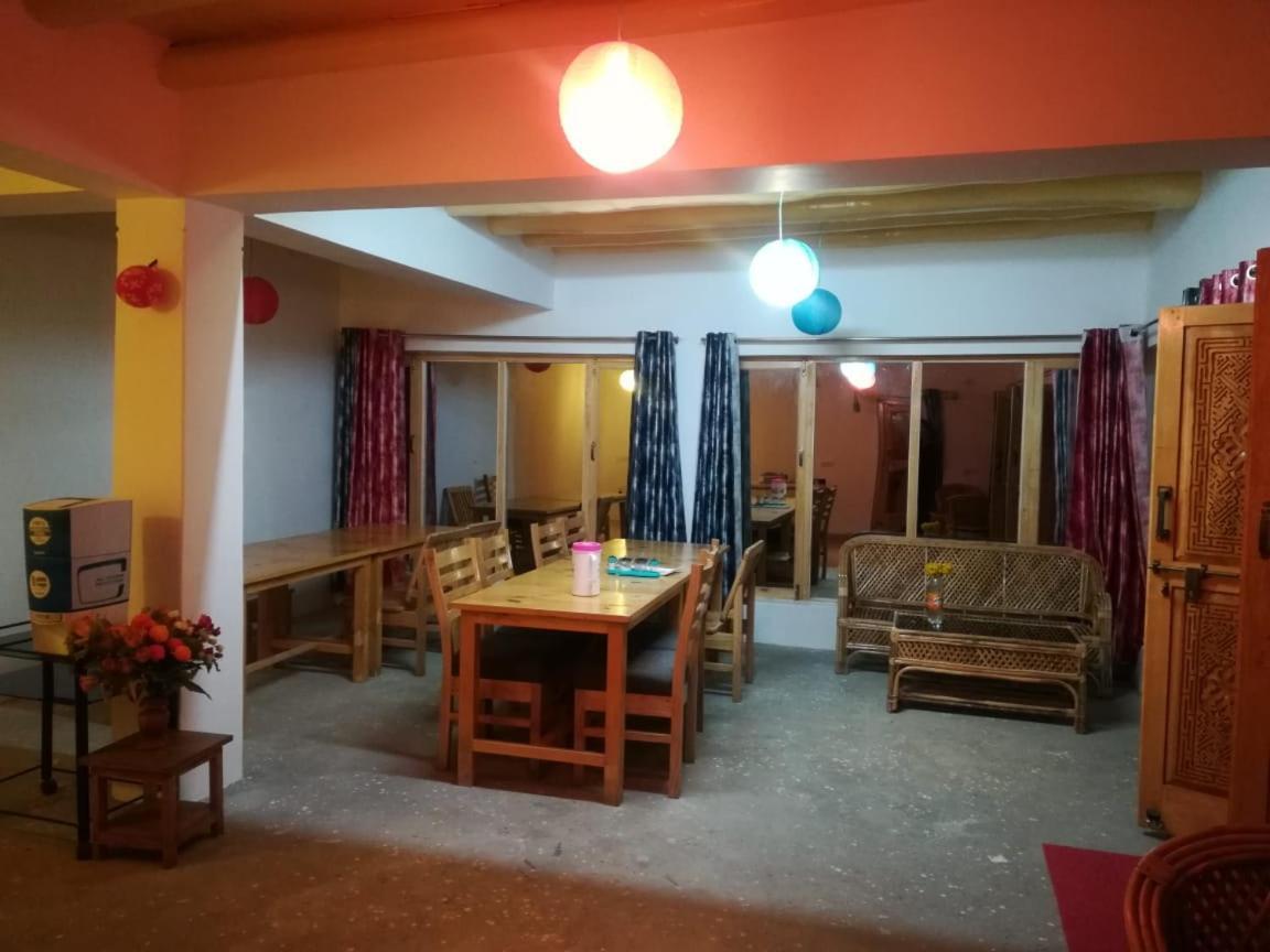 Sernang Homestay Hundar Exteriör bild