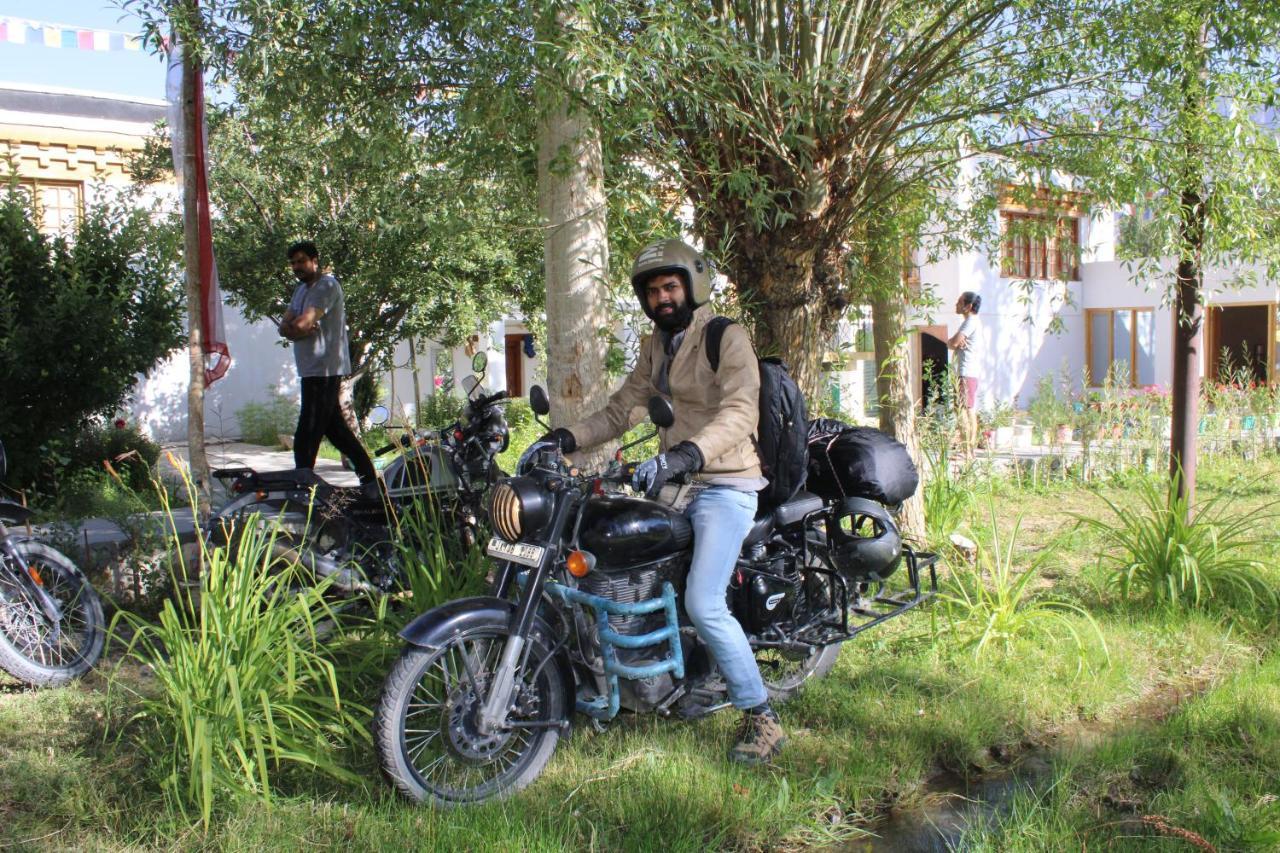 Sernang Homestay Hundar Exteriör bild