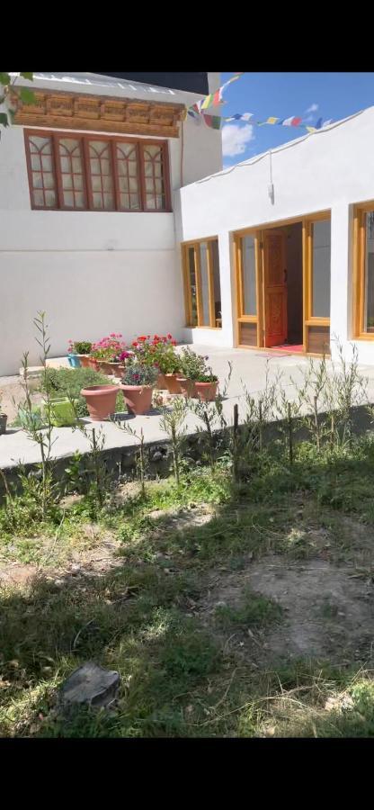 Sernang Homestay Hundar Exteriör bild