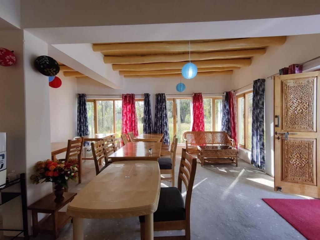 Sernang Homestay Hundar Exteriör bild